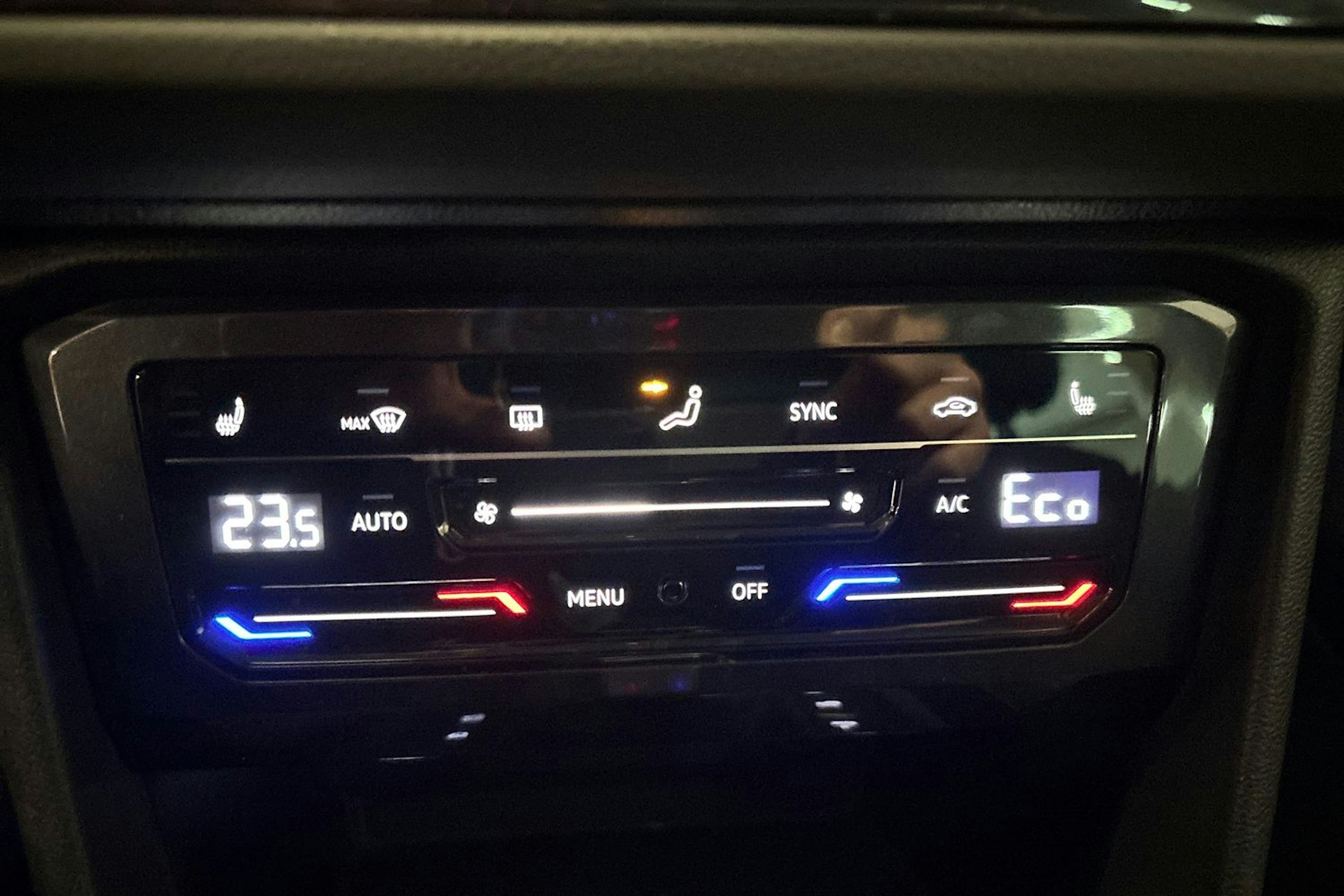 Harmaa Volkswagen Tiguan 2021 kuva 22.