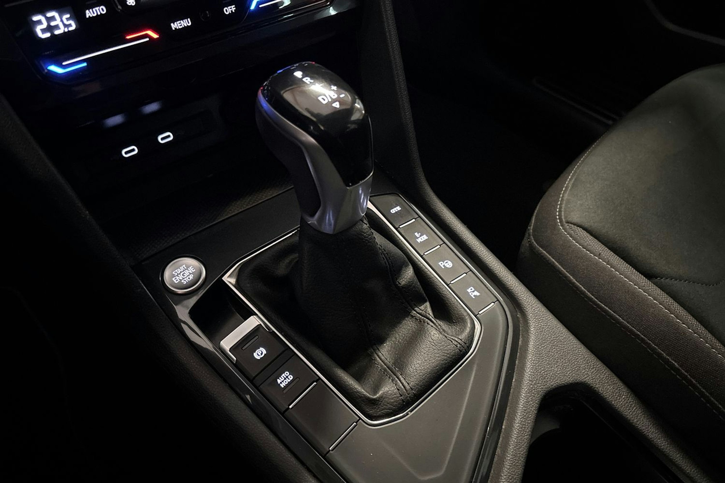 Harmaa Volkswagen Tiguan 2021 kuva 23.