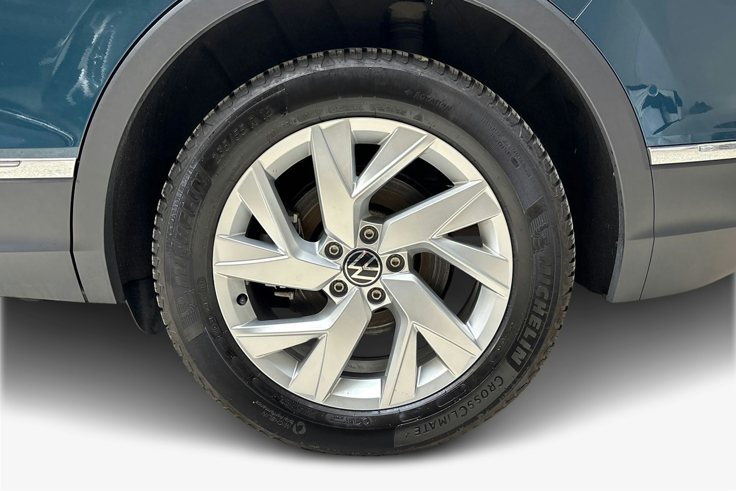 sininen Volkswagen Tiguan 2021 kuva 11.