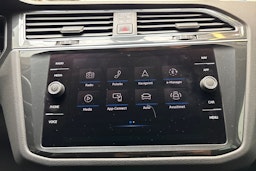 sininen Volkswagen Tiguan 2021 kuva 19.