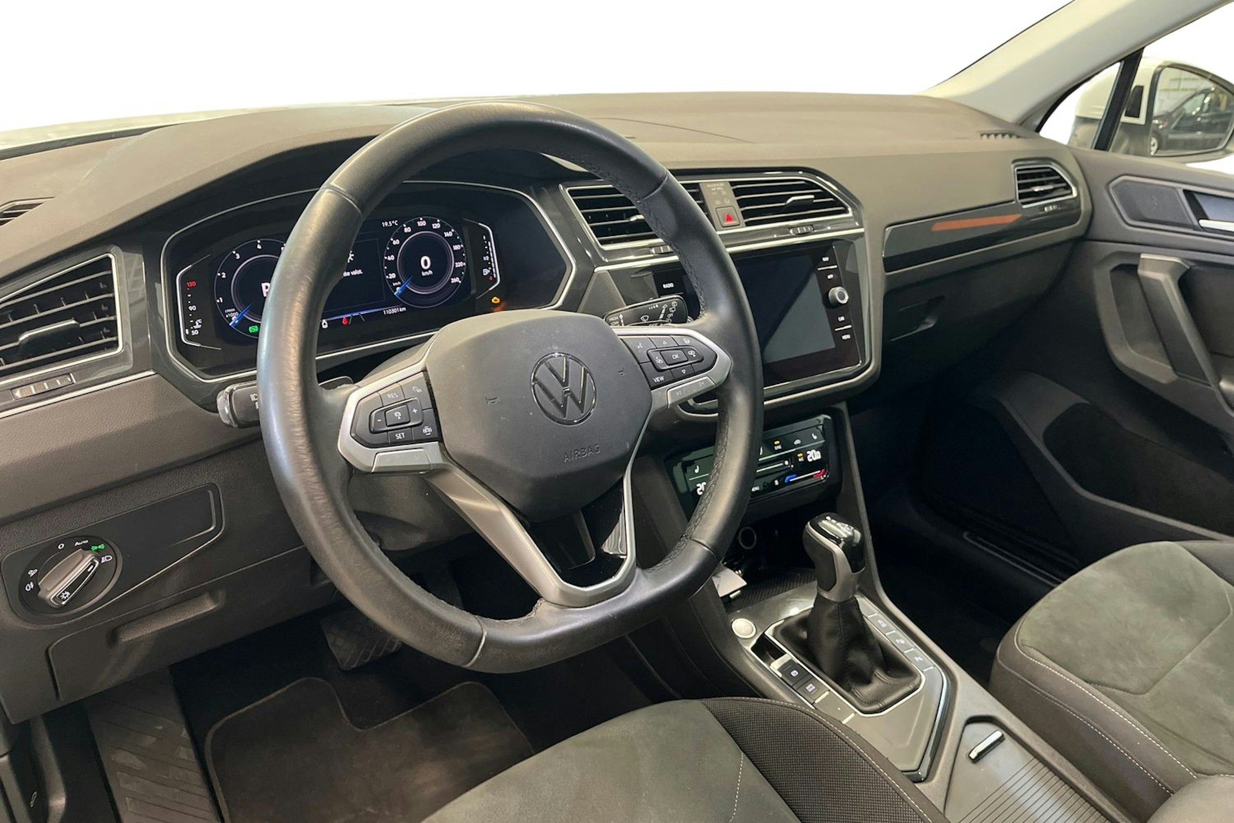 valkoinen Volkswagen Tiguan 2021 kuva 6.