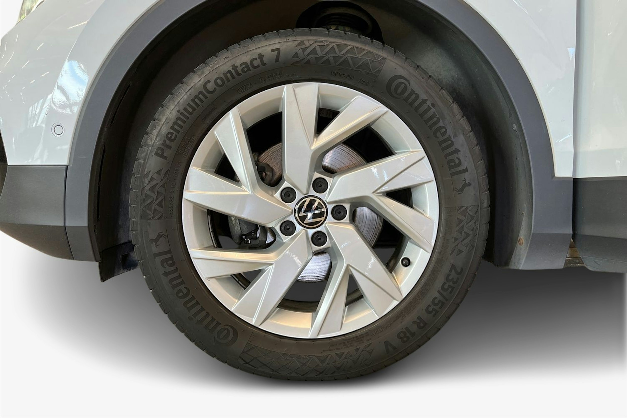 valkoinen Volkswagen Tiguan 2021 kuva 9.
