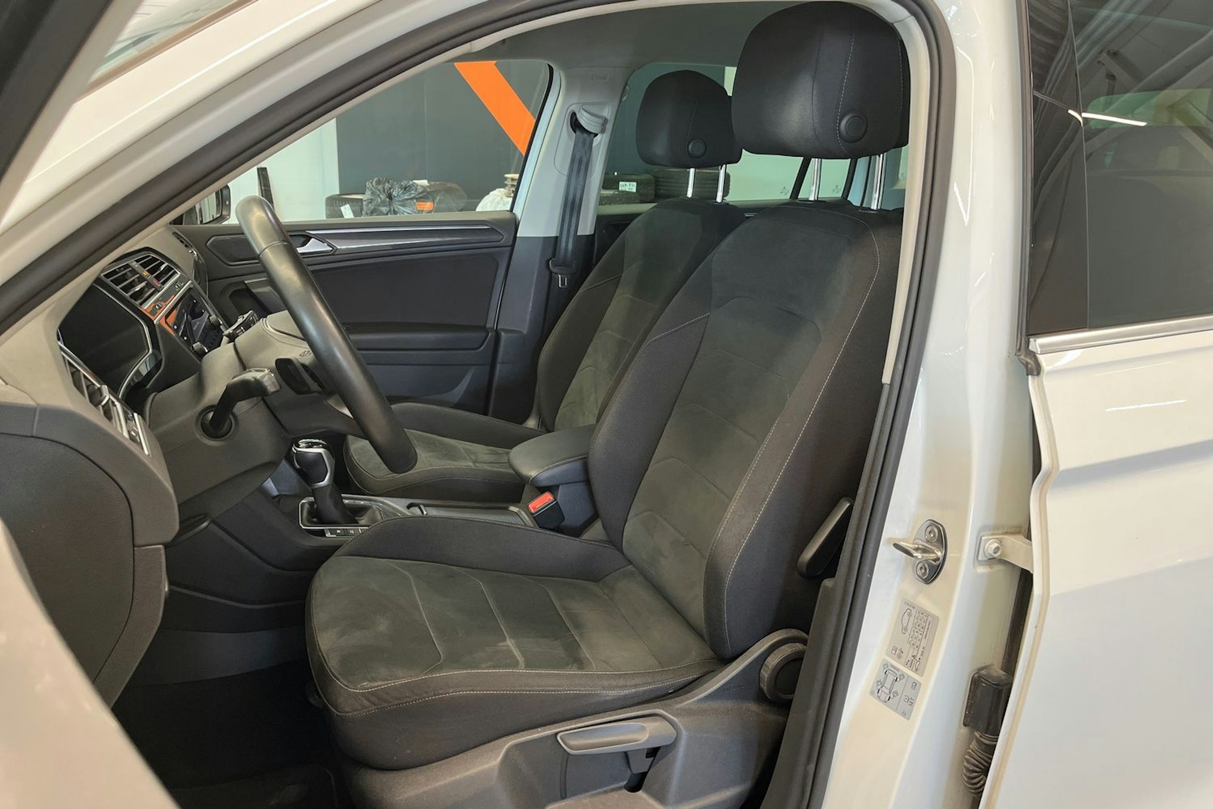 valkoinen Volkswagen Tiguan 2021 kuva 11.