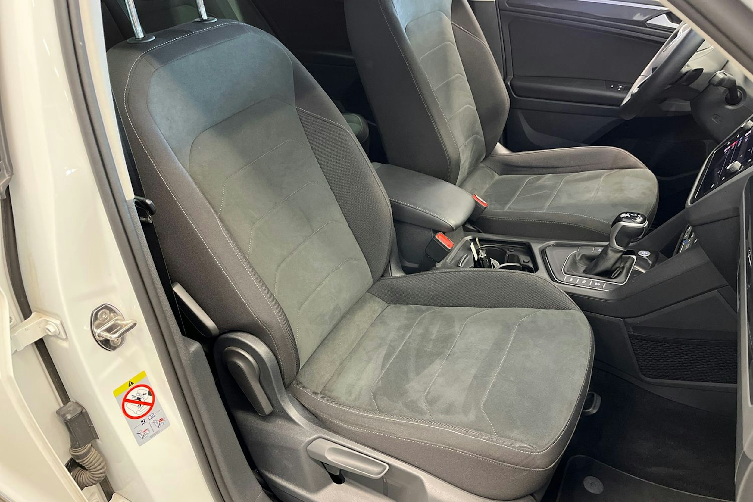 valkoinen Volkswagen Tiguan 2021 kuva 12.