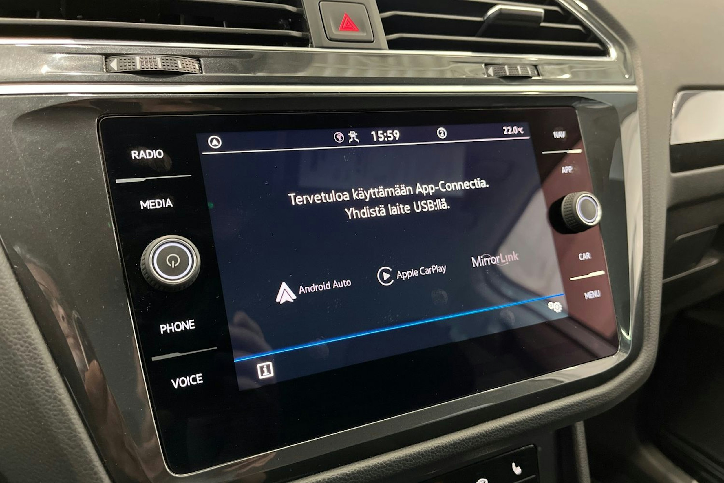valkoinen Volkswagen Tiguan 2021 kuva 16.