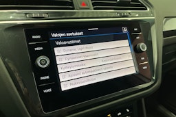 valkoinen Volkswagen Tiguan 2021 kuva 17.