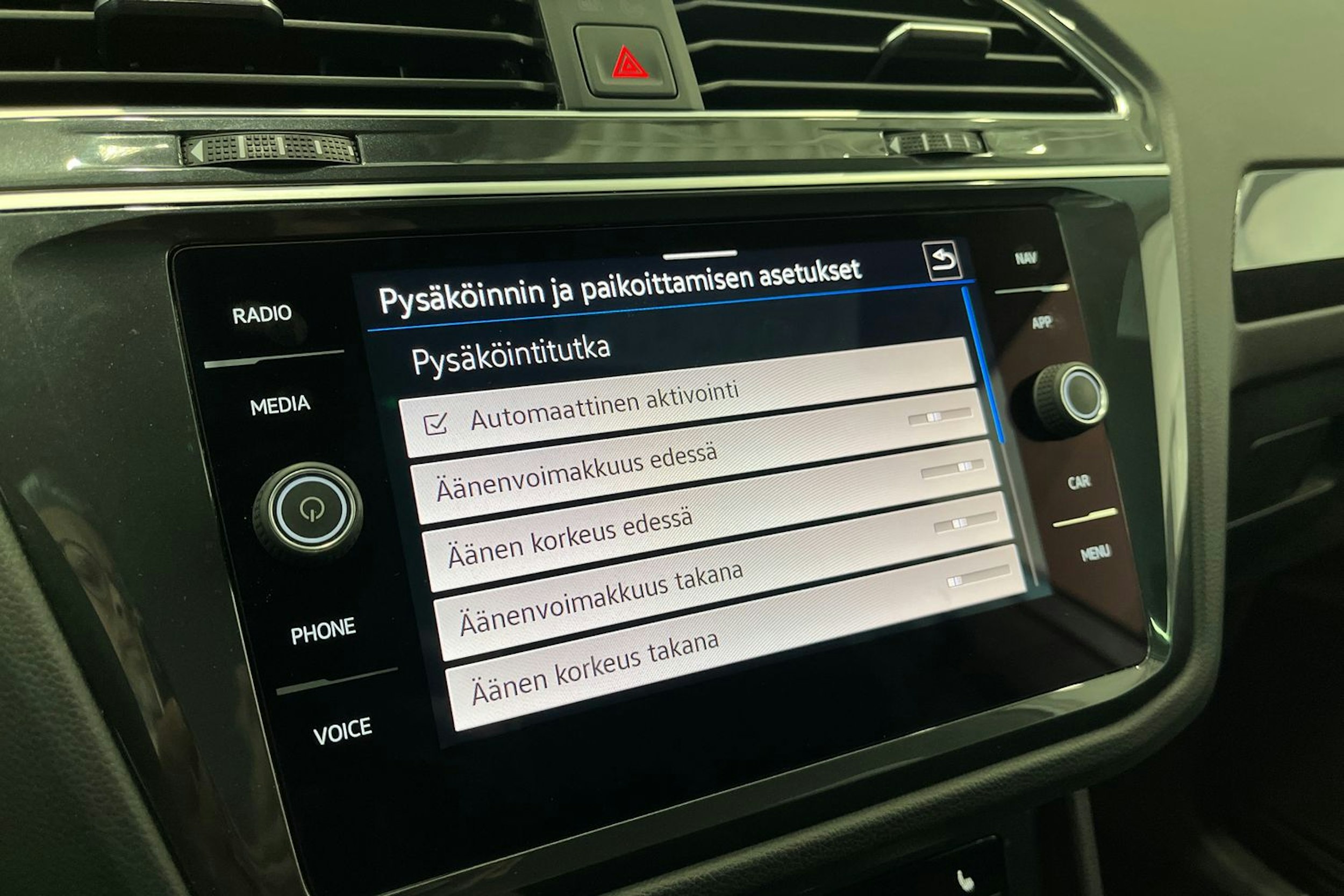 valkoinen Volkswagen Tiguan 2021 kuva 18.