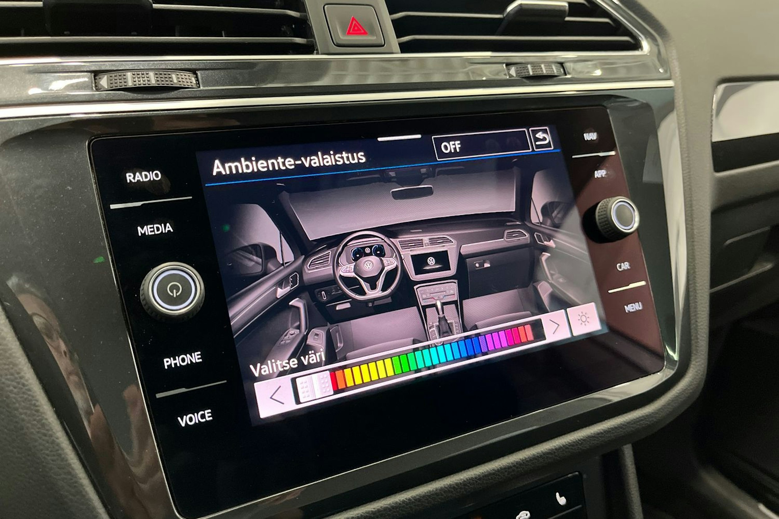 valkoinen Volkswagen Tiguan 2021 kuva 19.