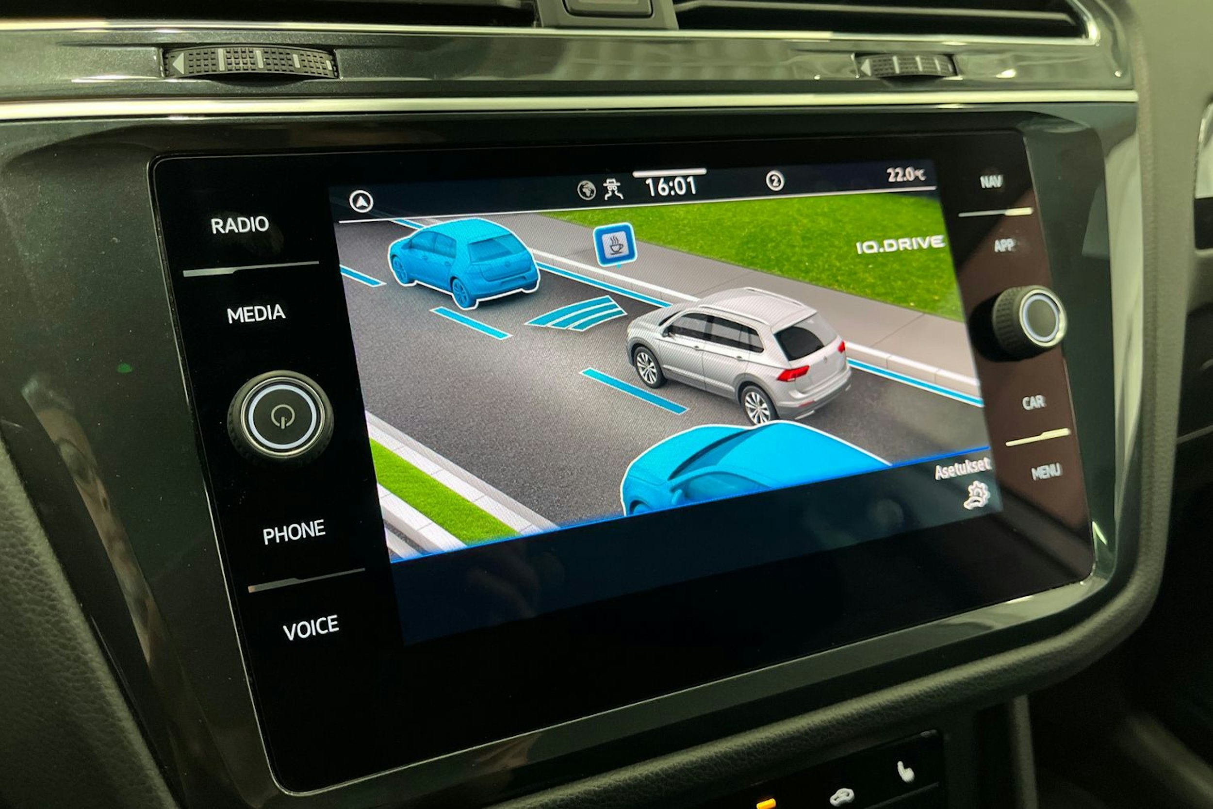 valkoinen Volkswagen Tiguan 2021 kuva 22.
