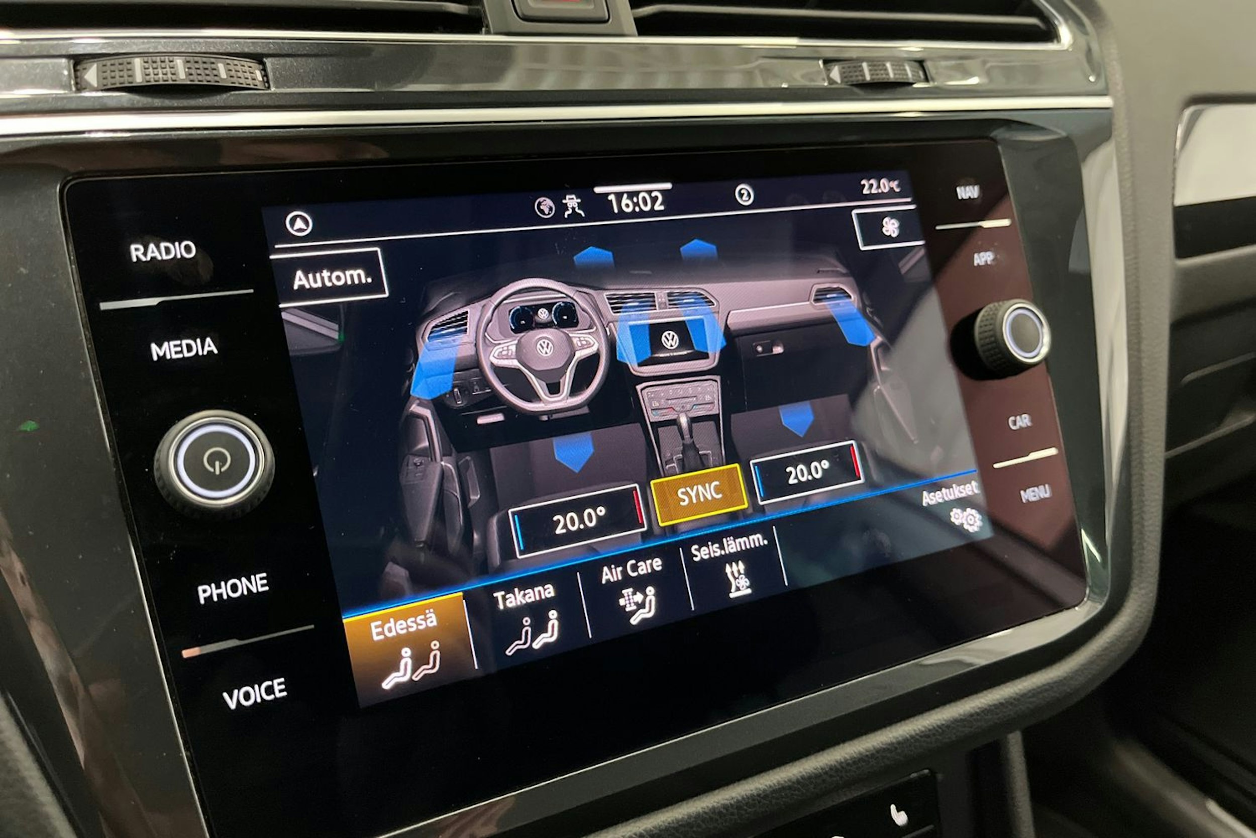 valkoinen Volkswagen Tiguan 2021 kuva 24.