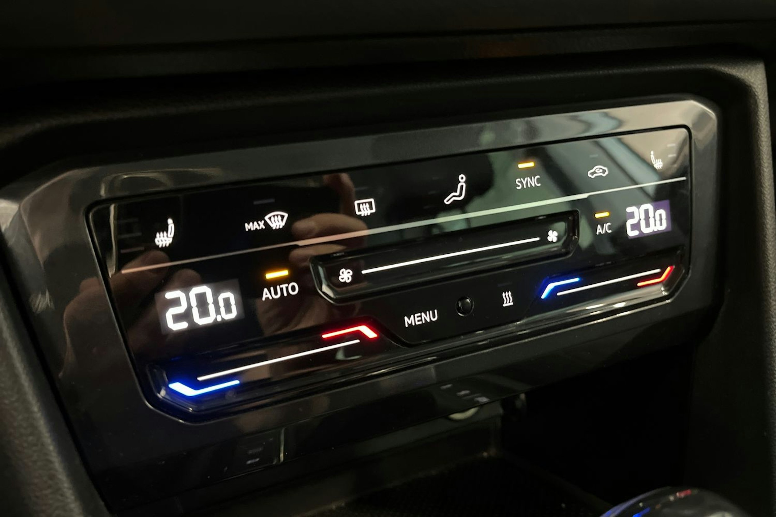 valkoinen Volkswagen Tiguan 2021 kuva 26.