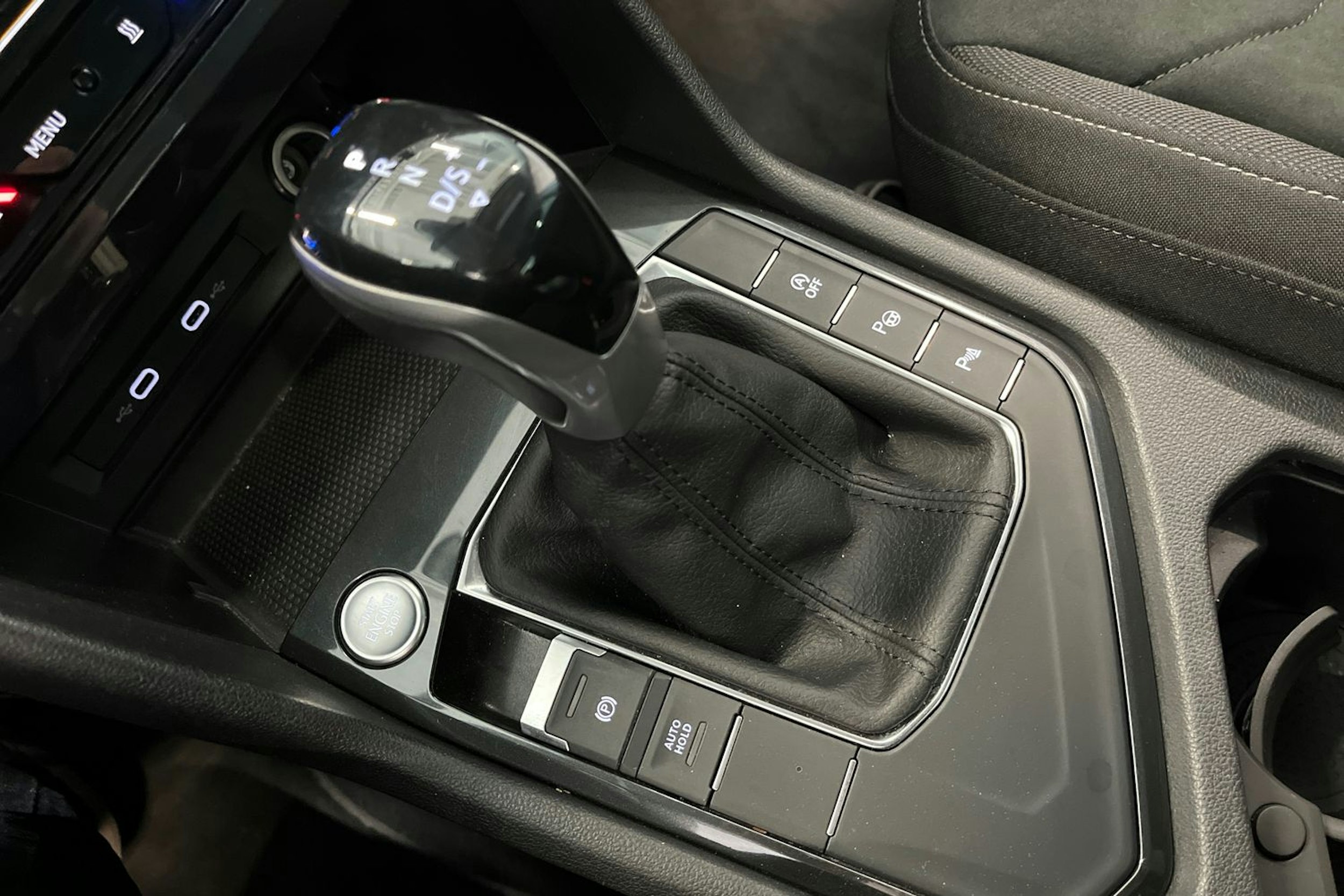 valkoinen Volkswagen Tiguan 2021 kuva 27.