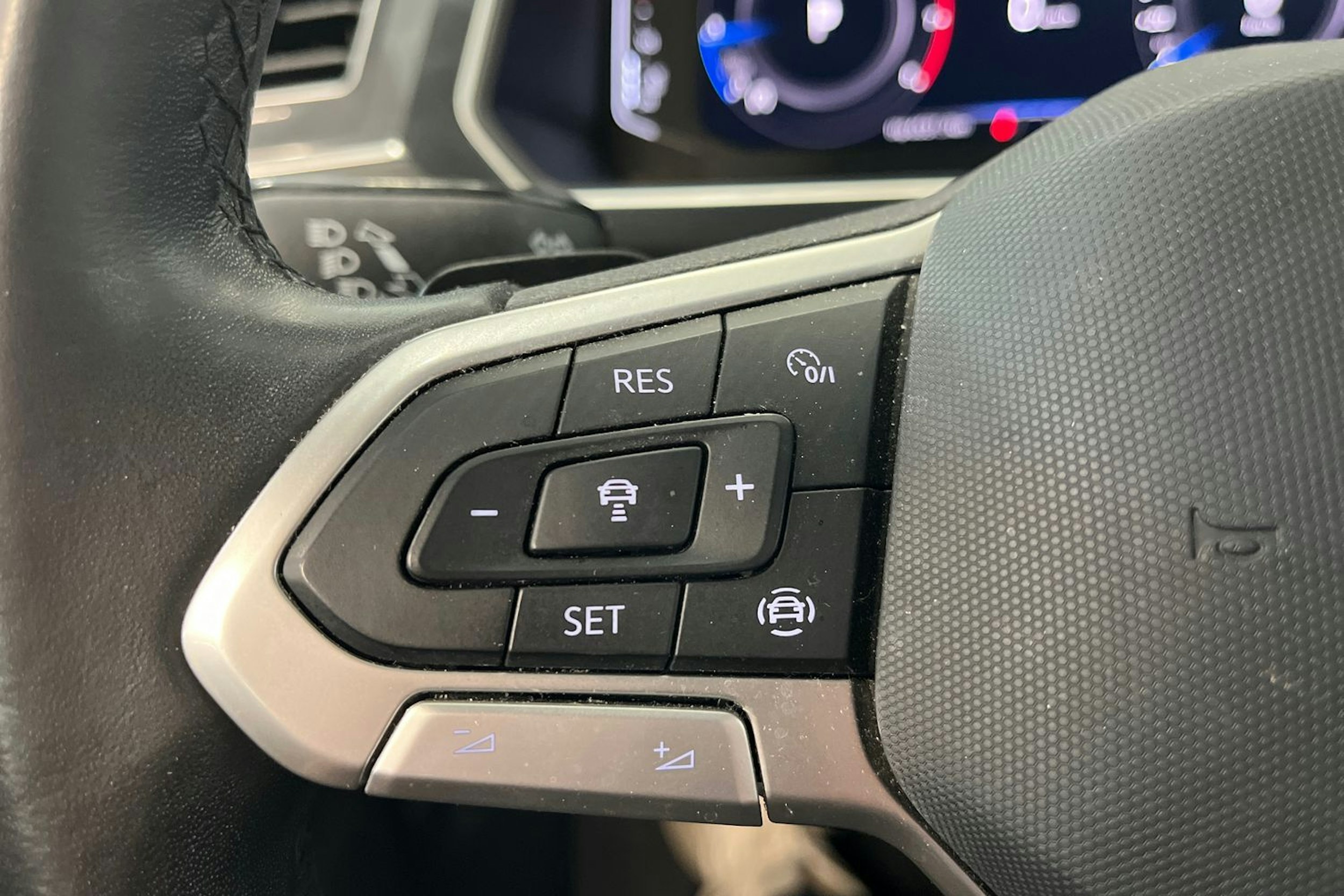 valkoinen Volkswagen Tiguan 2021 kuva 29.