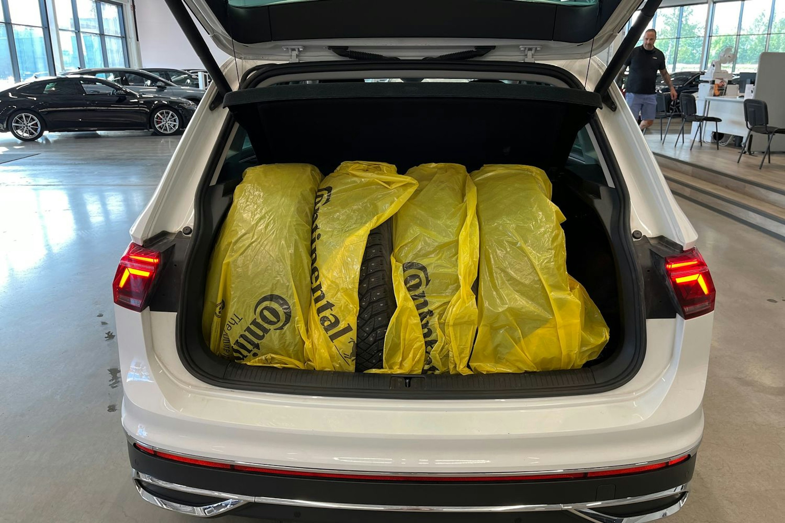valkoinen Volkswagen Tiguan 2021 kuva 31.
