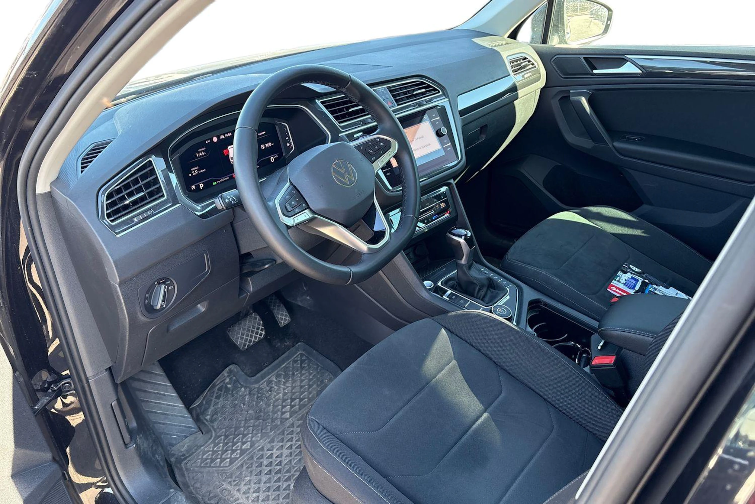 musta Volkswagen Tiguan 2021 kuva 3.
