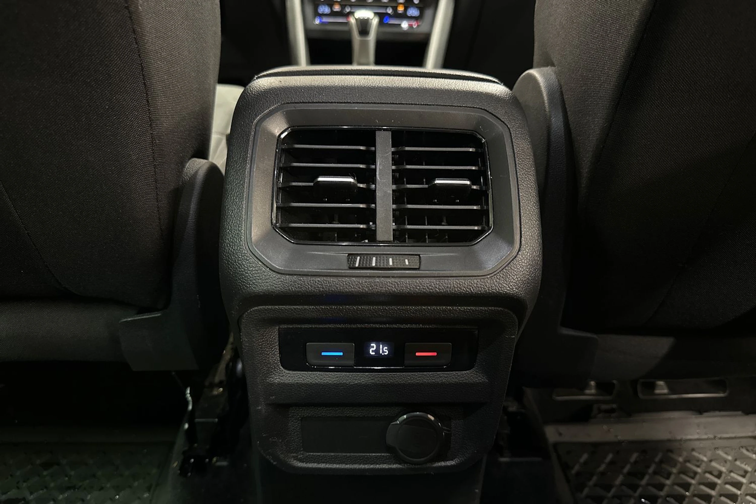 musta Volkswagen Tiguan 2021 kuva 16.