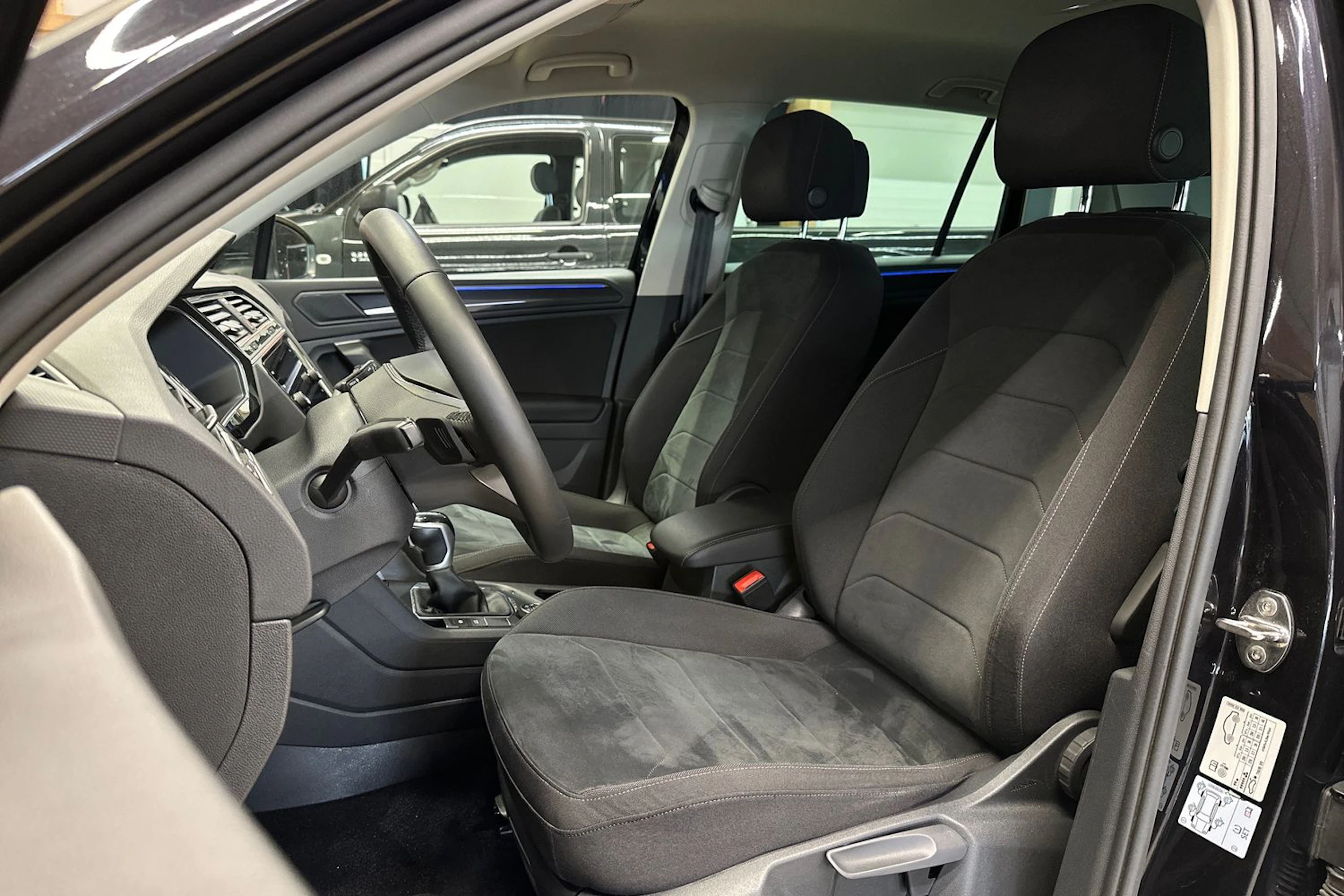 musta Volkswagen Tiguan 2021 kuva 17.