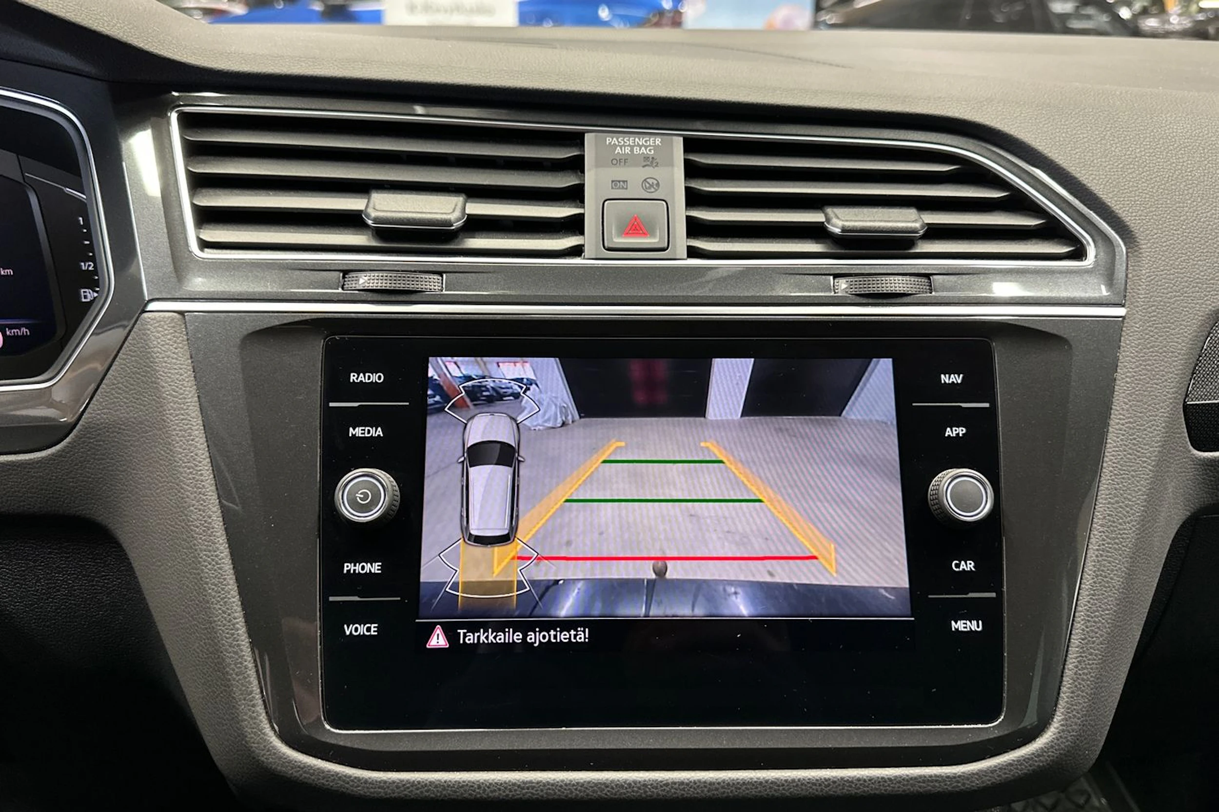 musta Volkswagen Tiguan 2021 kuva 19.