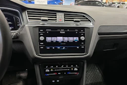 musta Volkswagen Tiguan 2021 kuva 23.