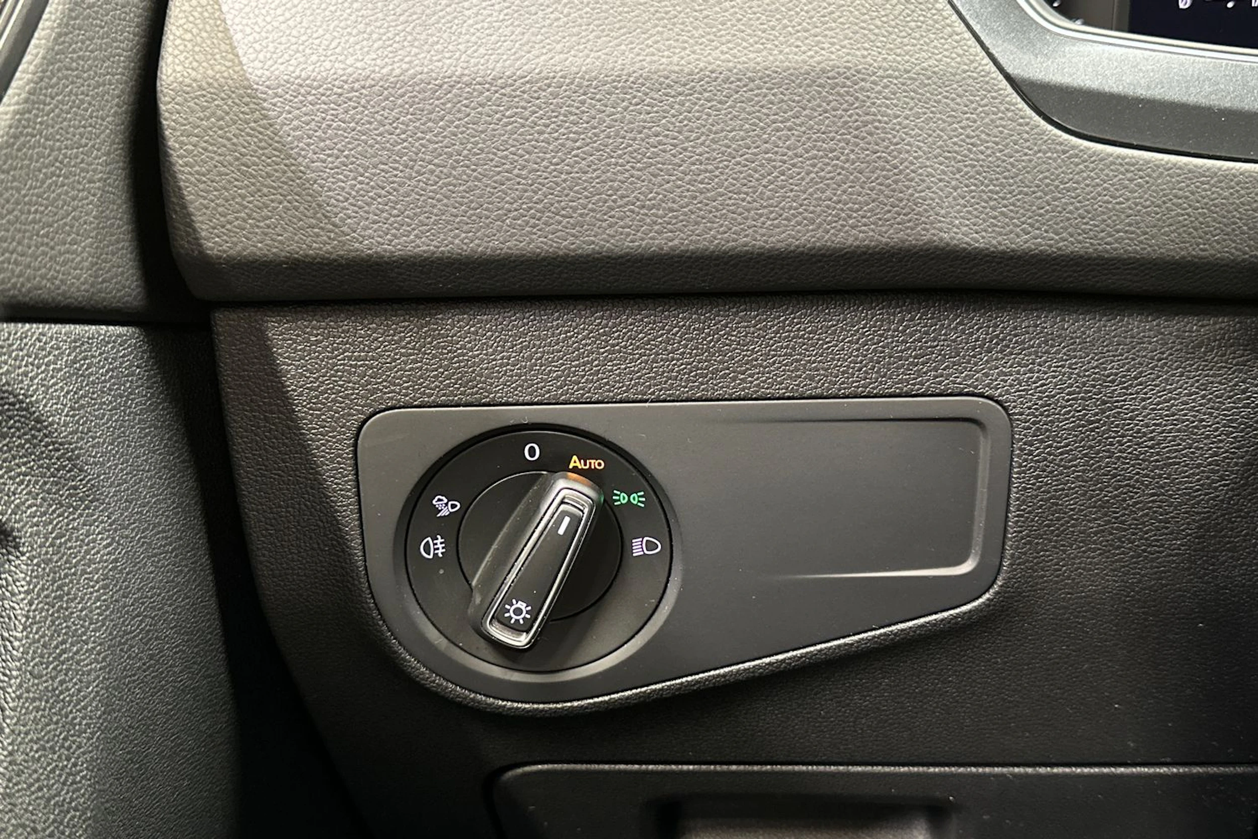 musta Volkswagen Tiguan 2021 kuva 29.
