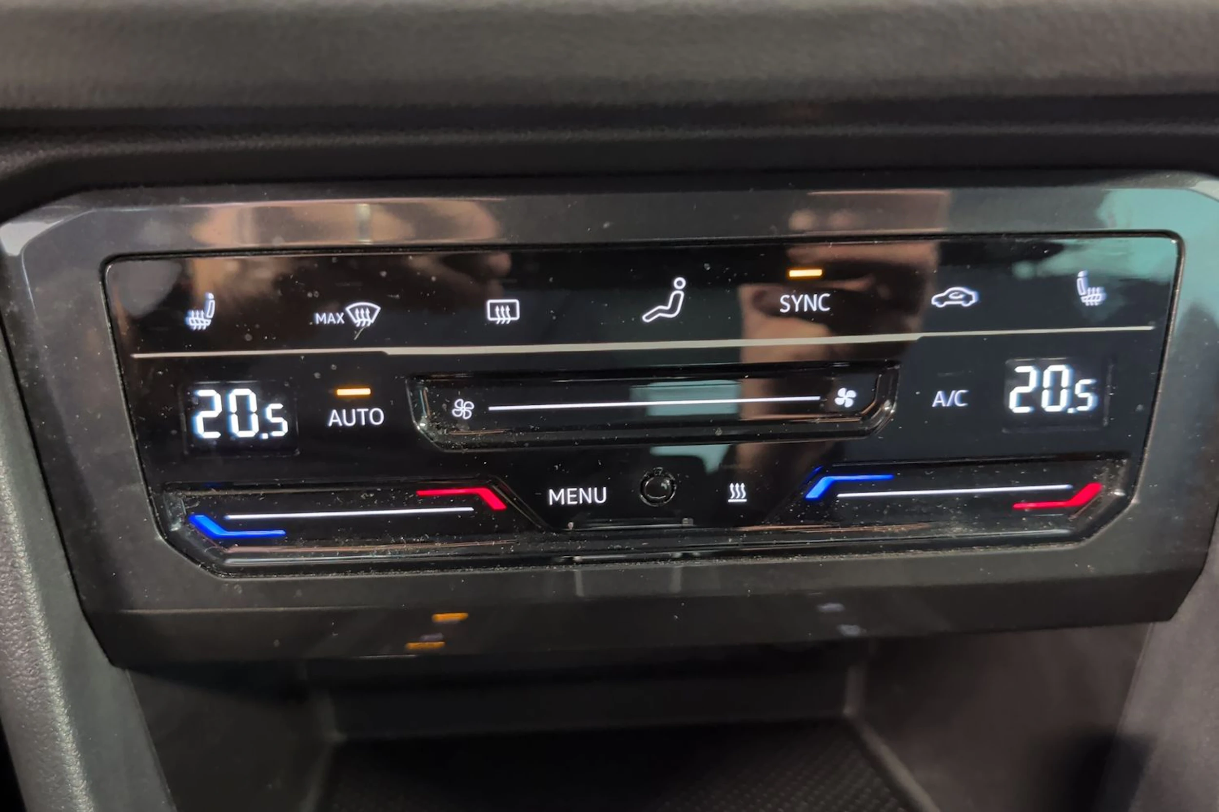valkoinen Volkswagen Tiguan 2022 kuva 16.
