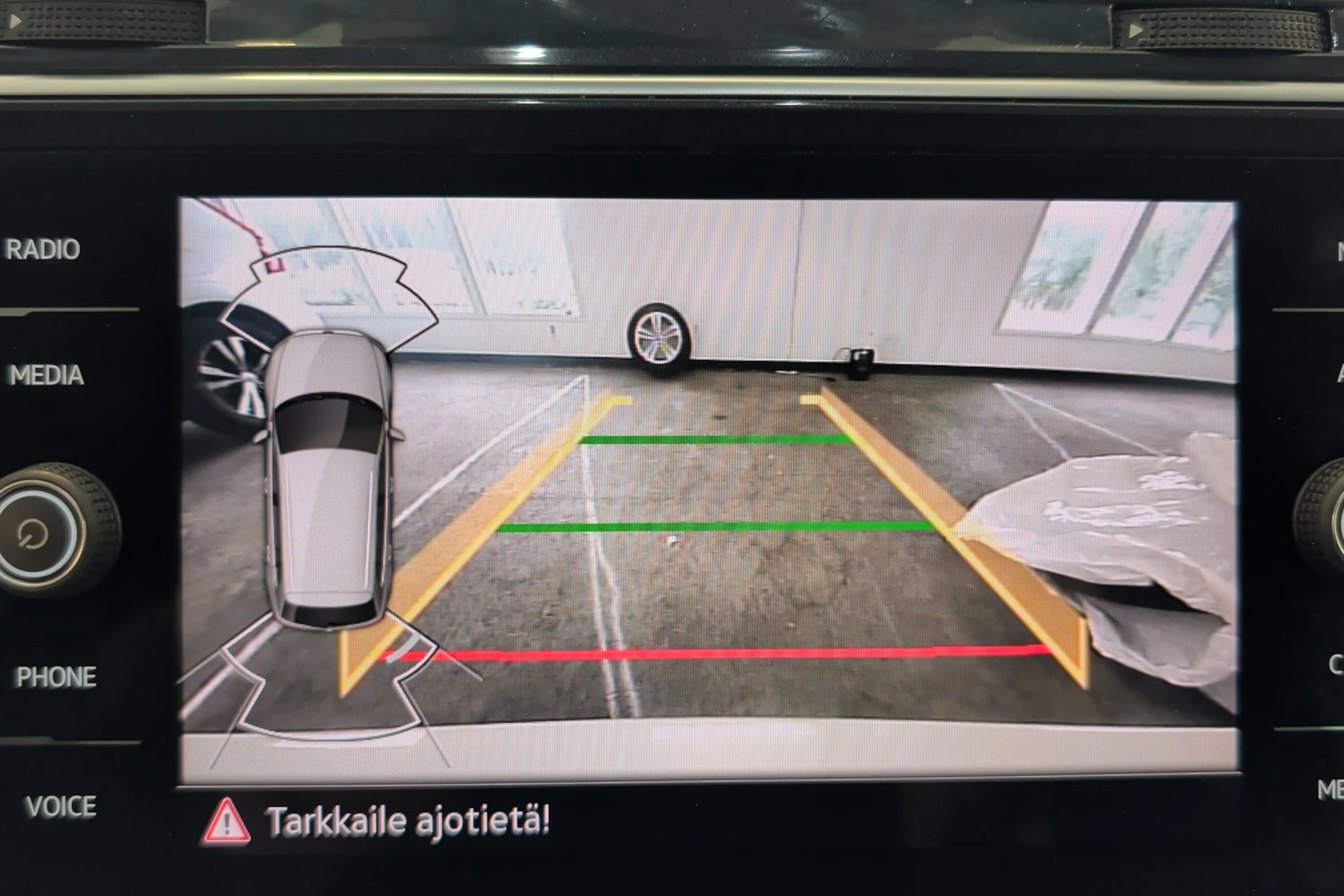 valkoinen Volkswagen Tiguan 2022 kuva 25.