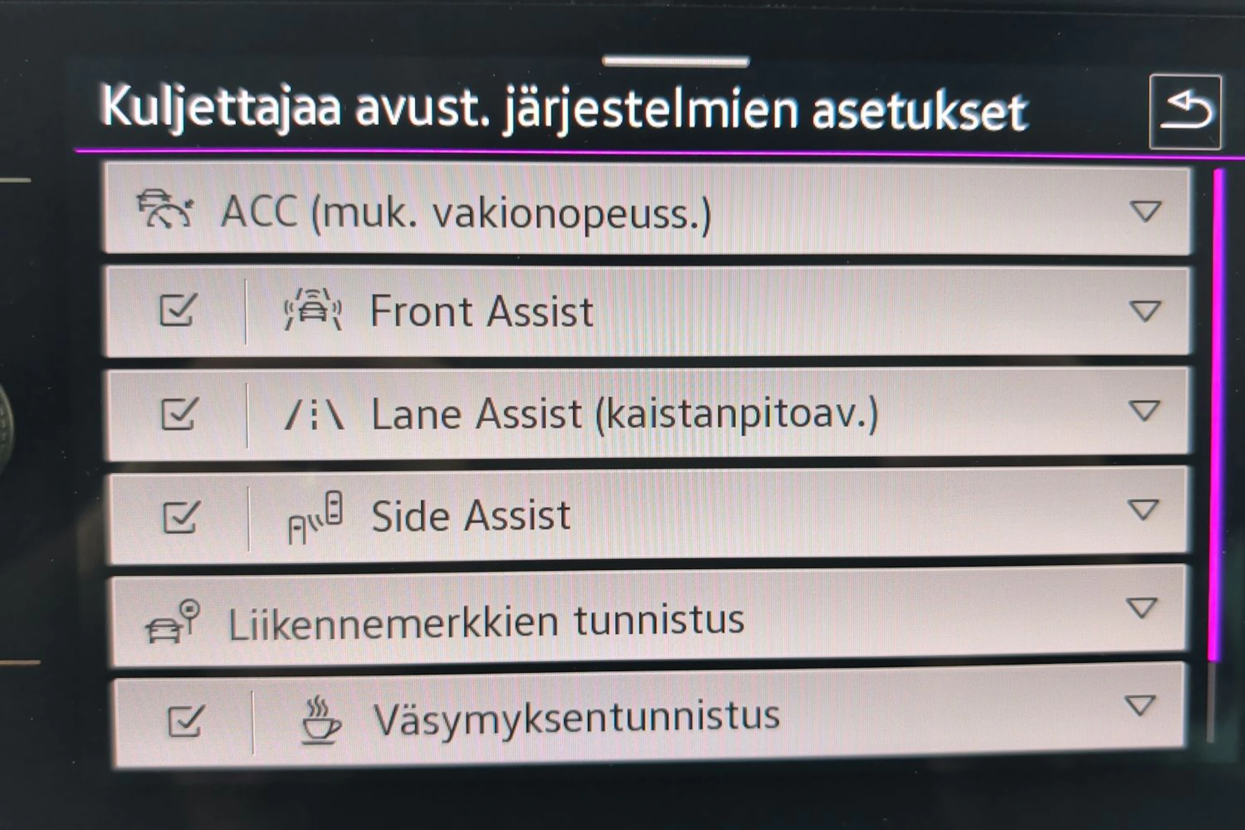valkoinen Volkswagen Tiguan 2022 kuva 27.