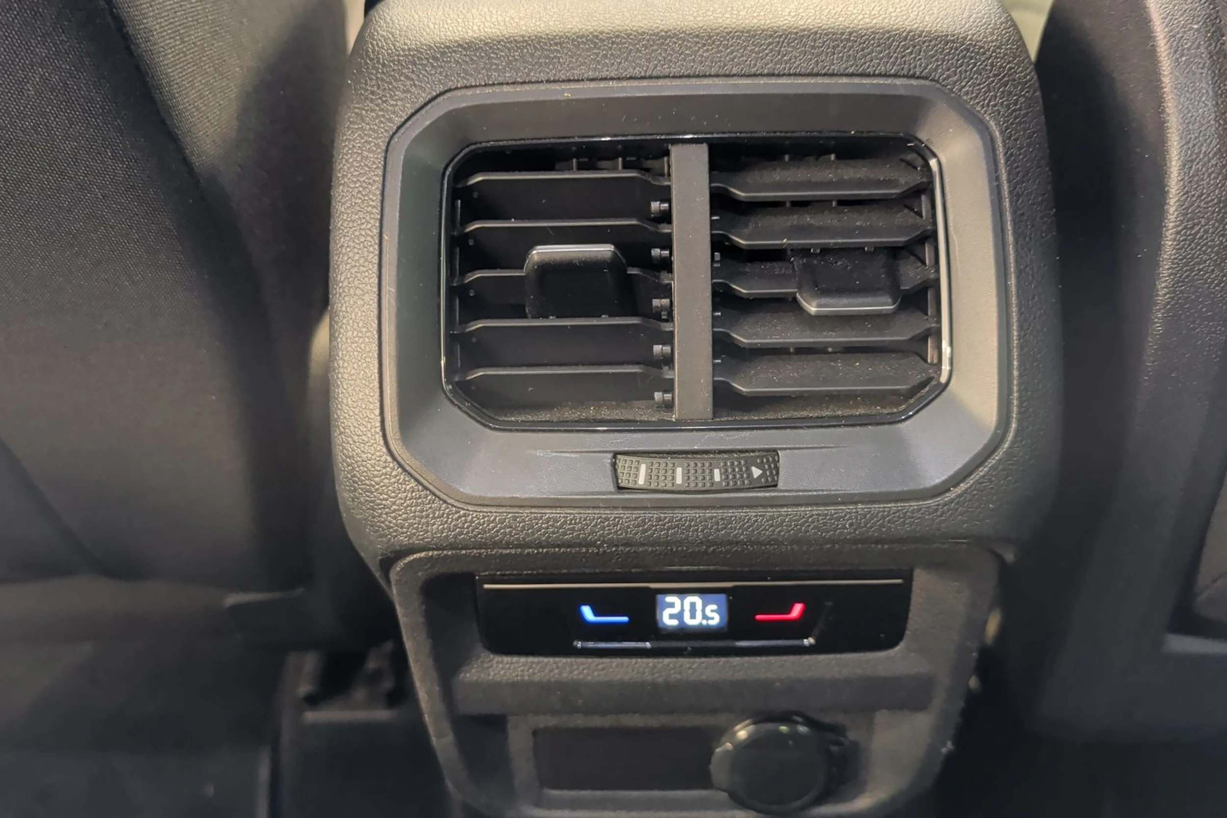 valkoinen Volkswagen Tiguan 2022 kuva 29.