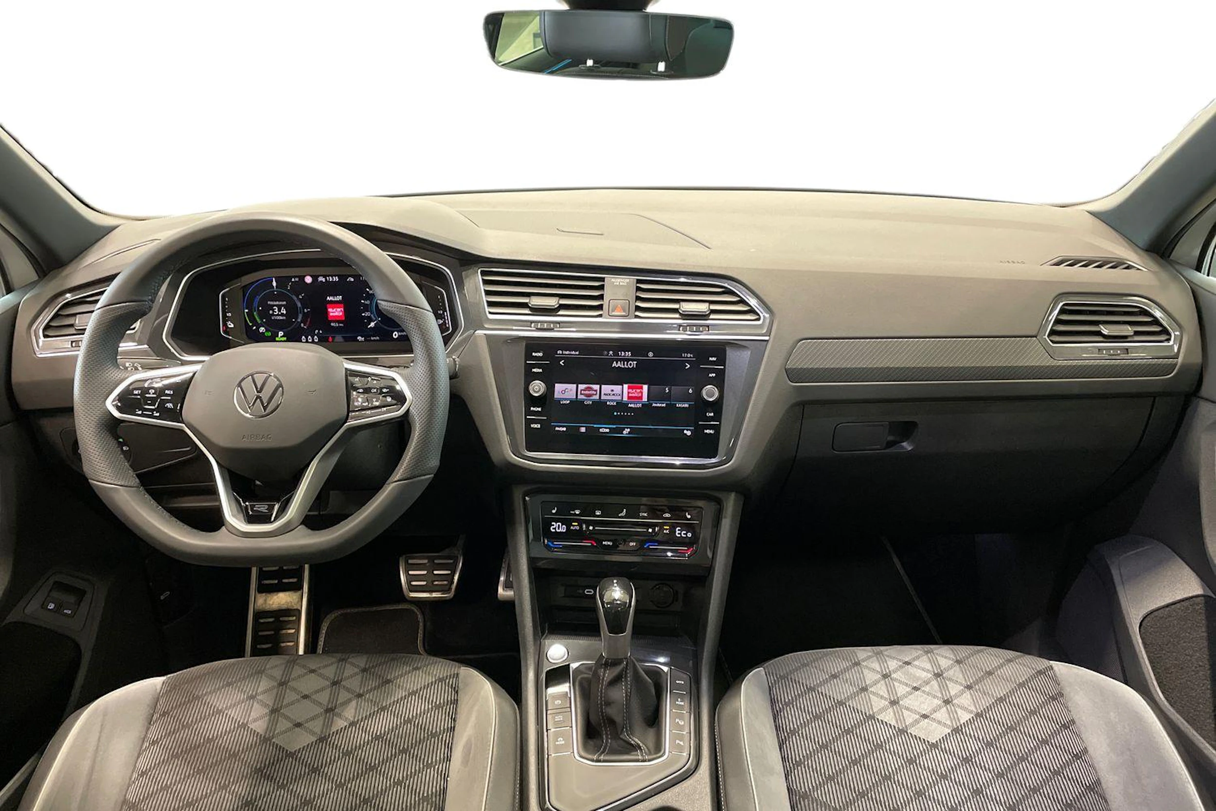 valkoinen Volkswagen Tiguan 2022 kuva 9.