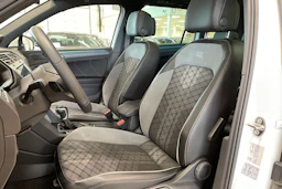valkoinen Volkswagen Tiguan 2022 kuva 15.