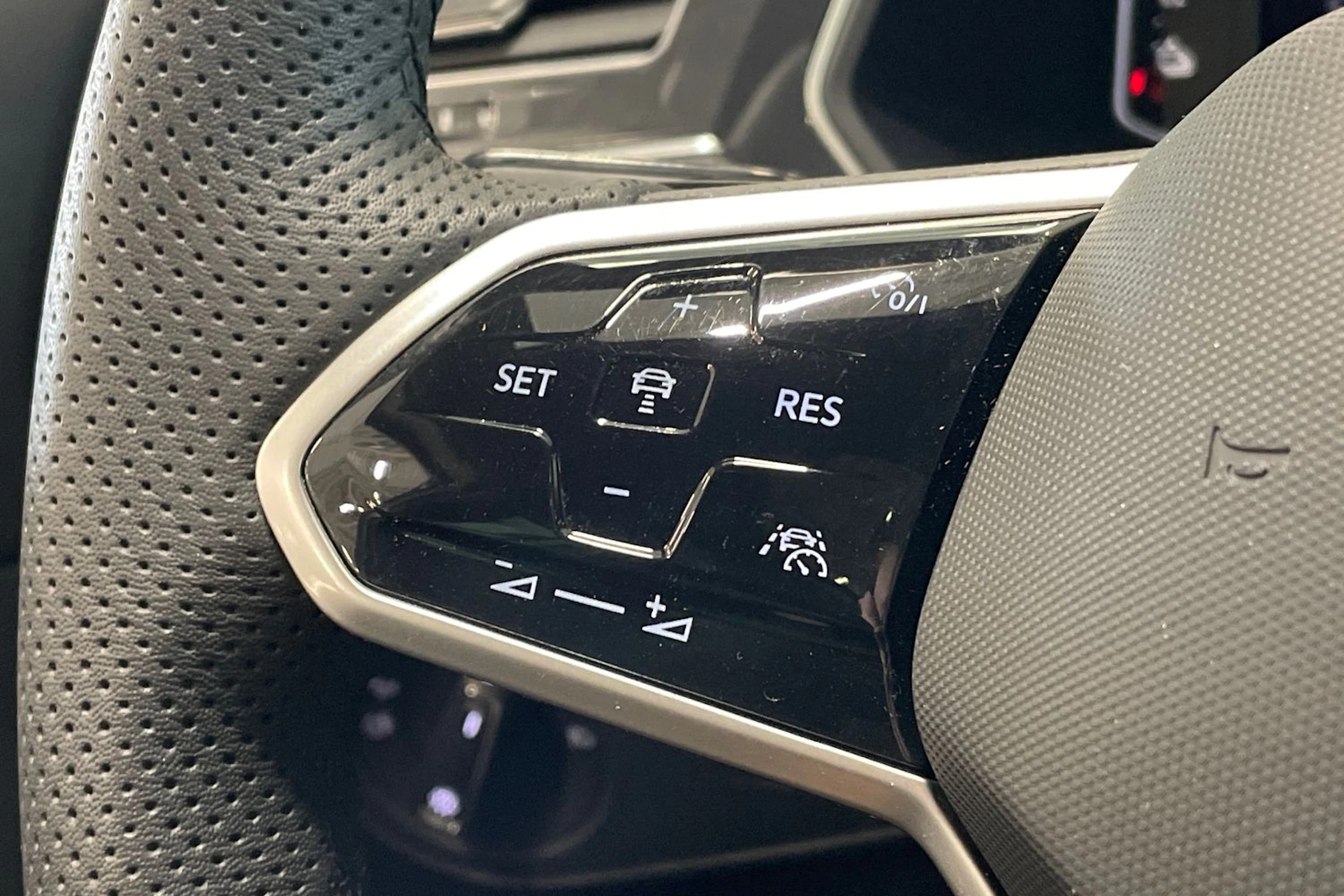 valkoinen Volkswagen Tiguan 2022 kuva 21.