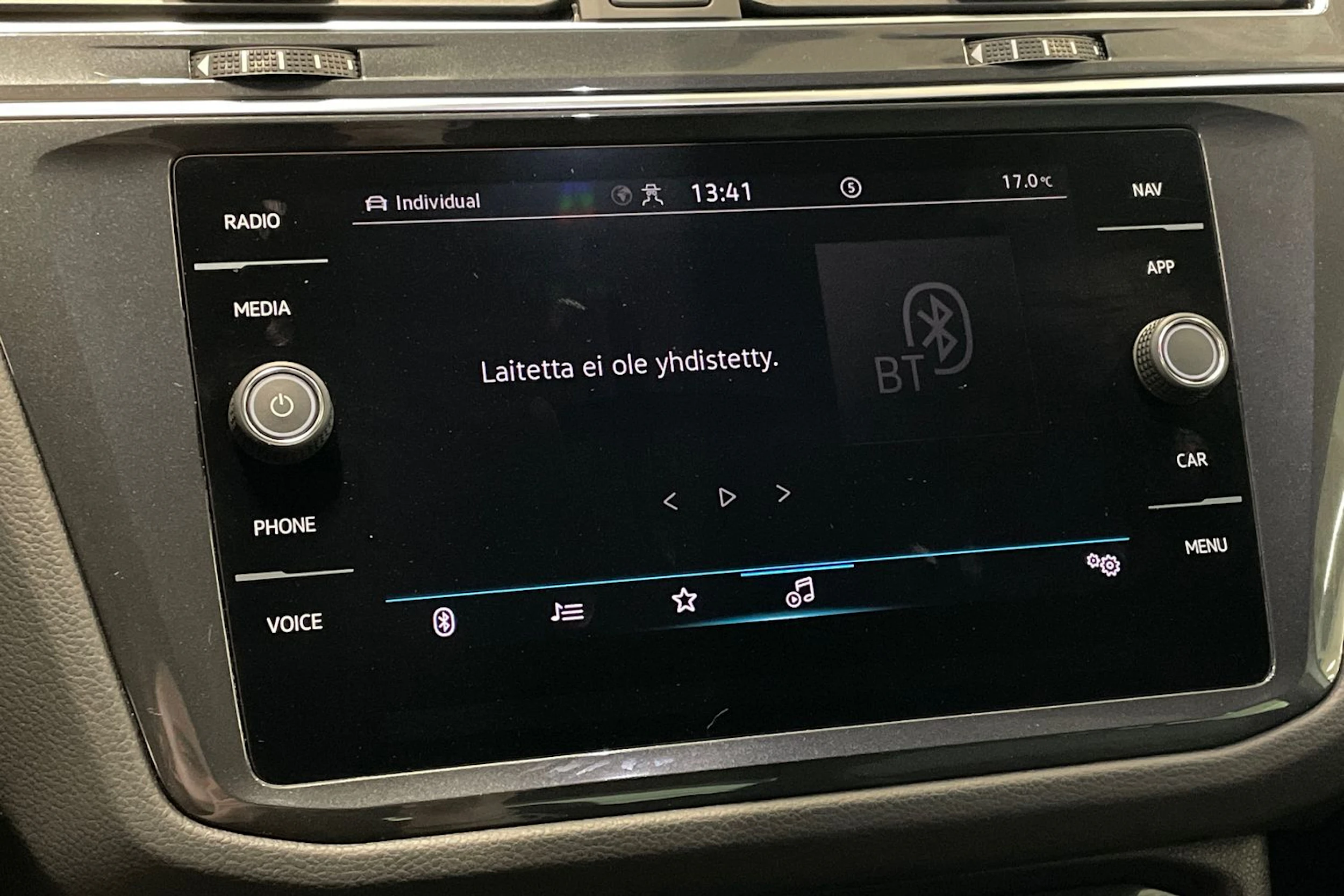 valkoinen Volkswagen Tiguan 2022 kuva 24.