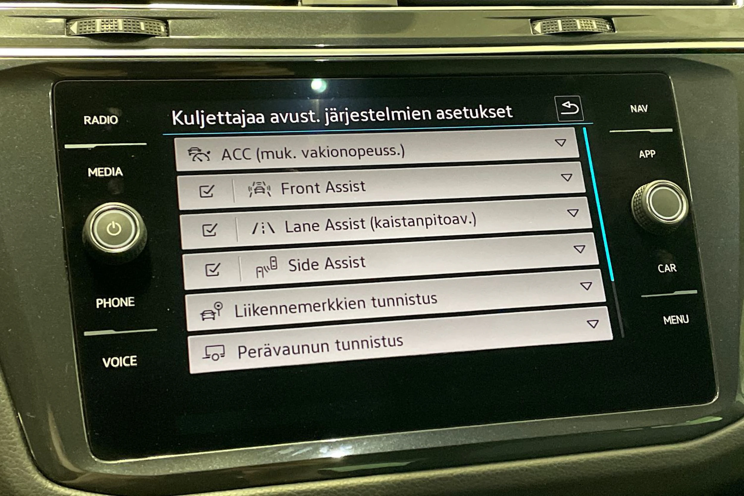valkoinen Volkswagen Tiguan 2022 kuva 27.