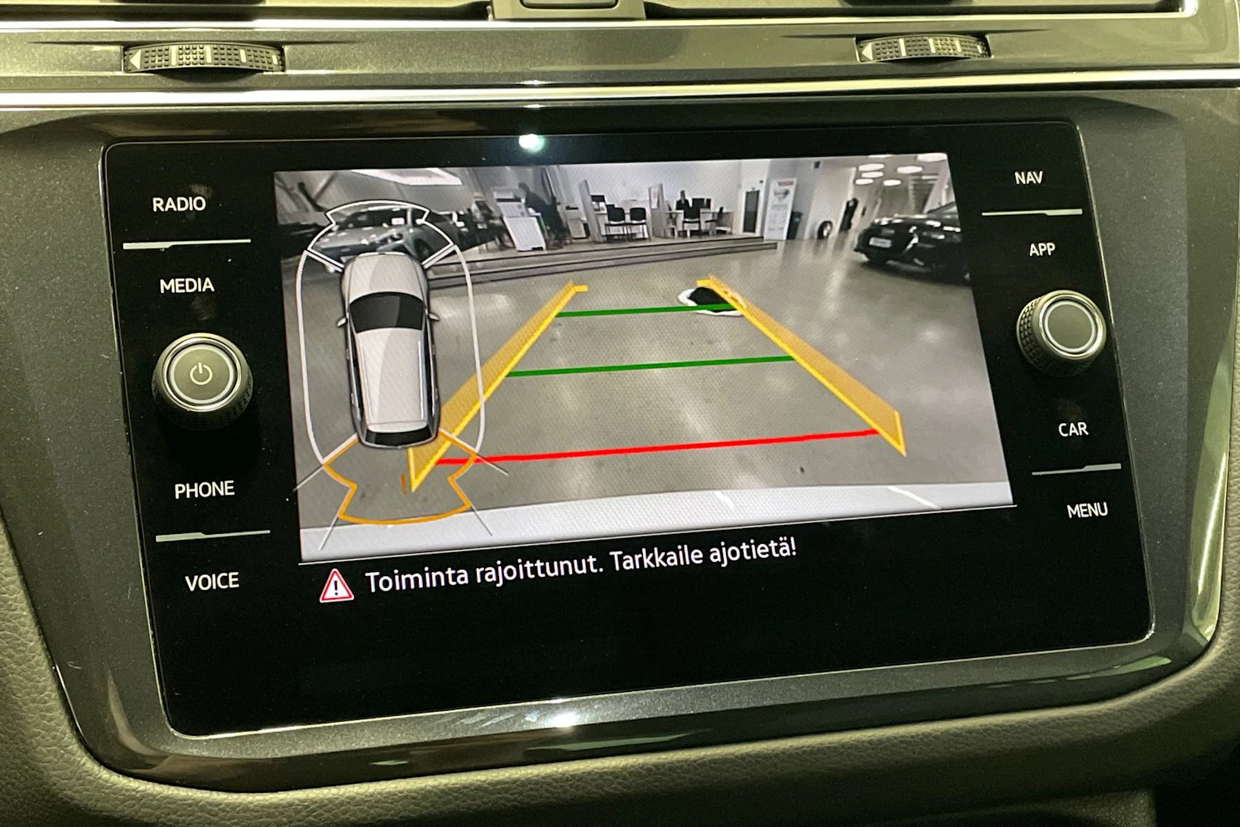 valkoinen Volkswagen Tiguan 2022 kuva 29.