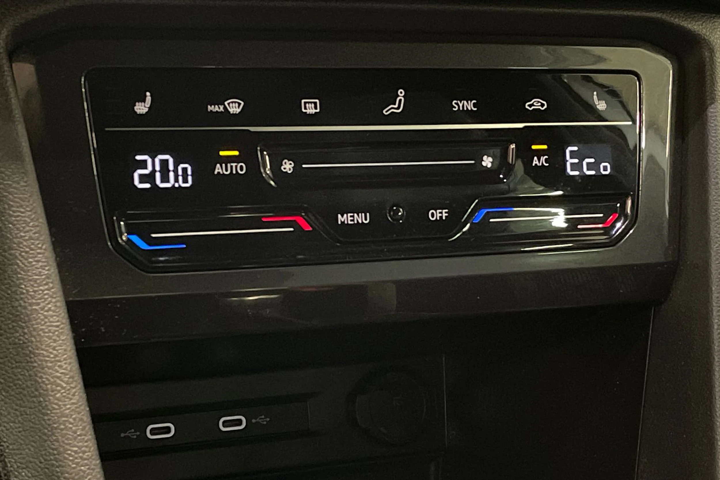 valkoinen Volkswagen Tiguan 2022 kuva 30.