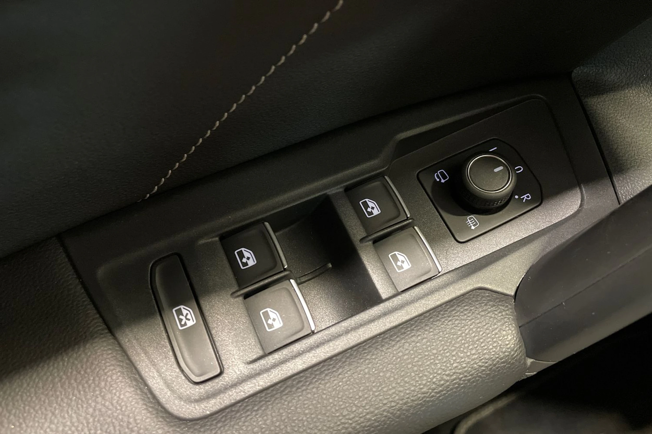 valkoinen Volkswagen Tiguan 2022 kuva 32.