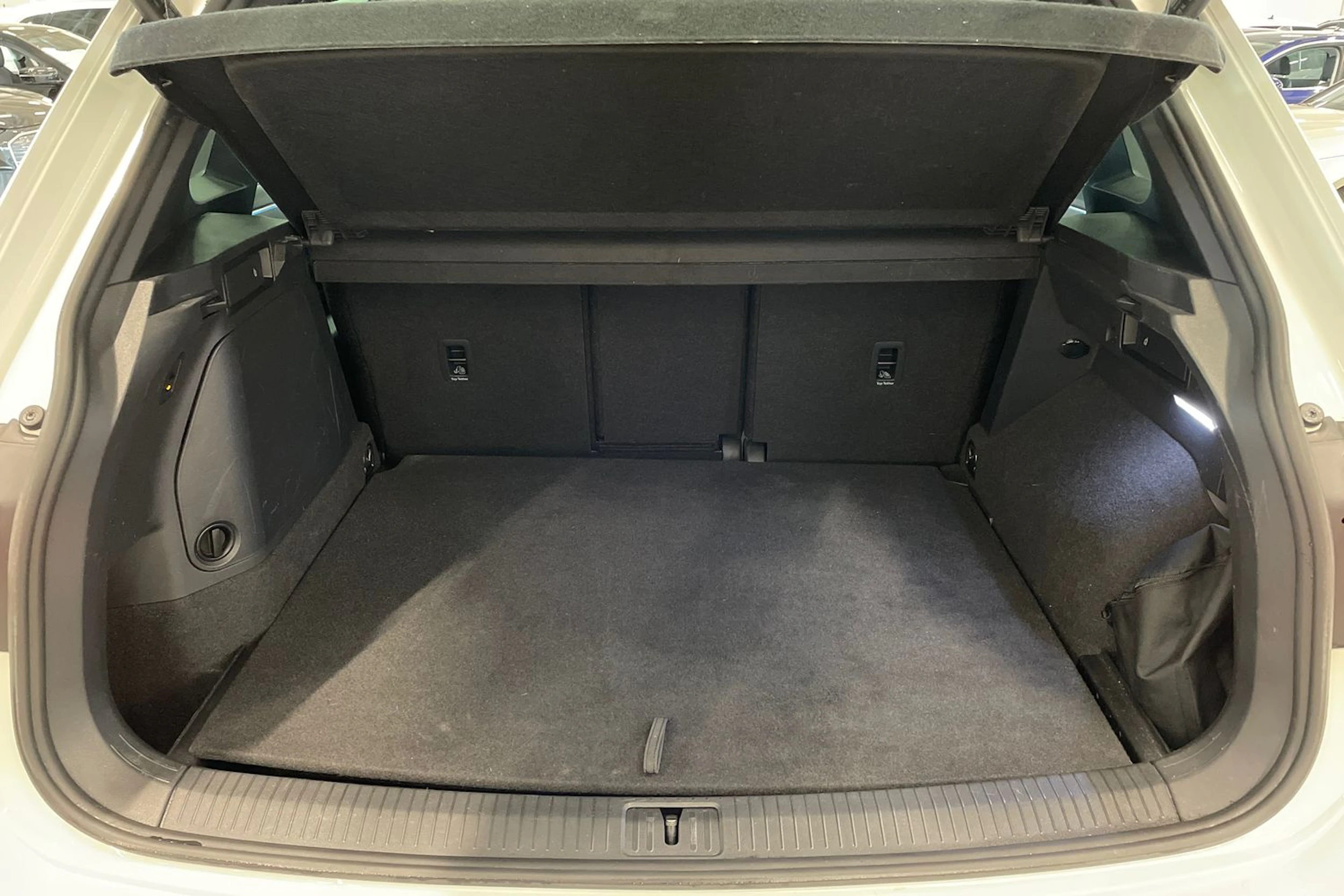 valkoinen Volkswagen Tiguan 2022 kuva 33.