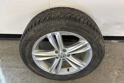 harmaa Volkswagen Tiguan 2021 kuva 11.