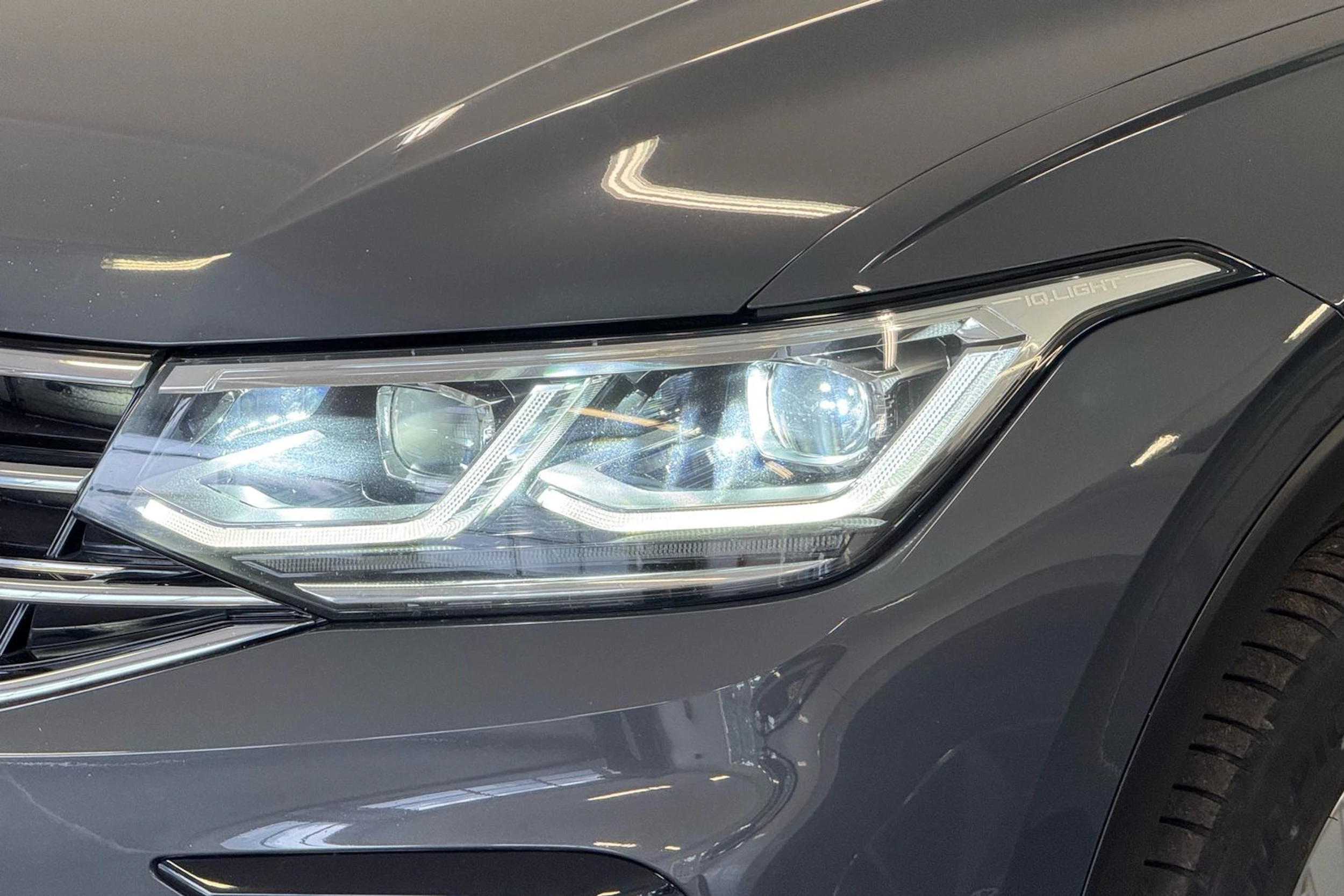 harmaa Volkswagen Tiguan 2021 kuva 12.