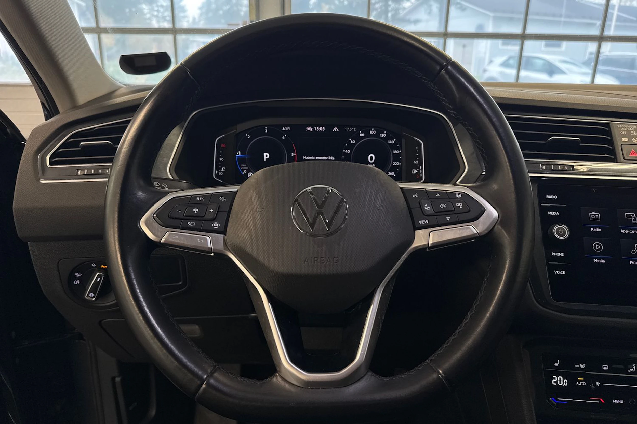 harmaa Volkswagen Tiguan 2021 kuva 15.