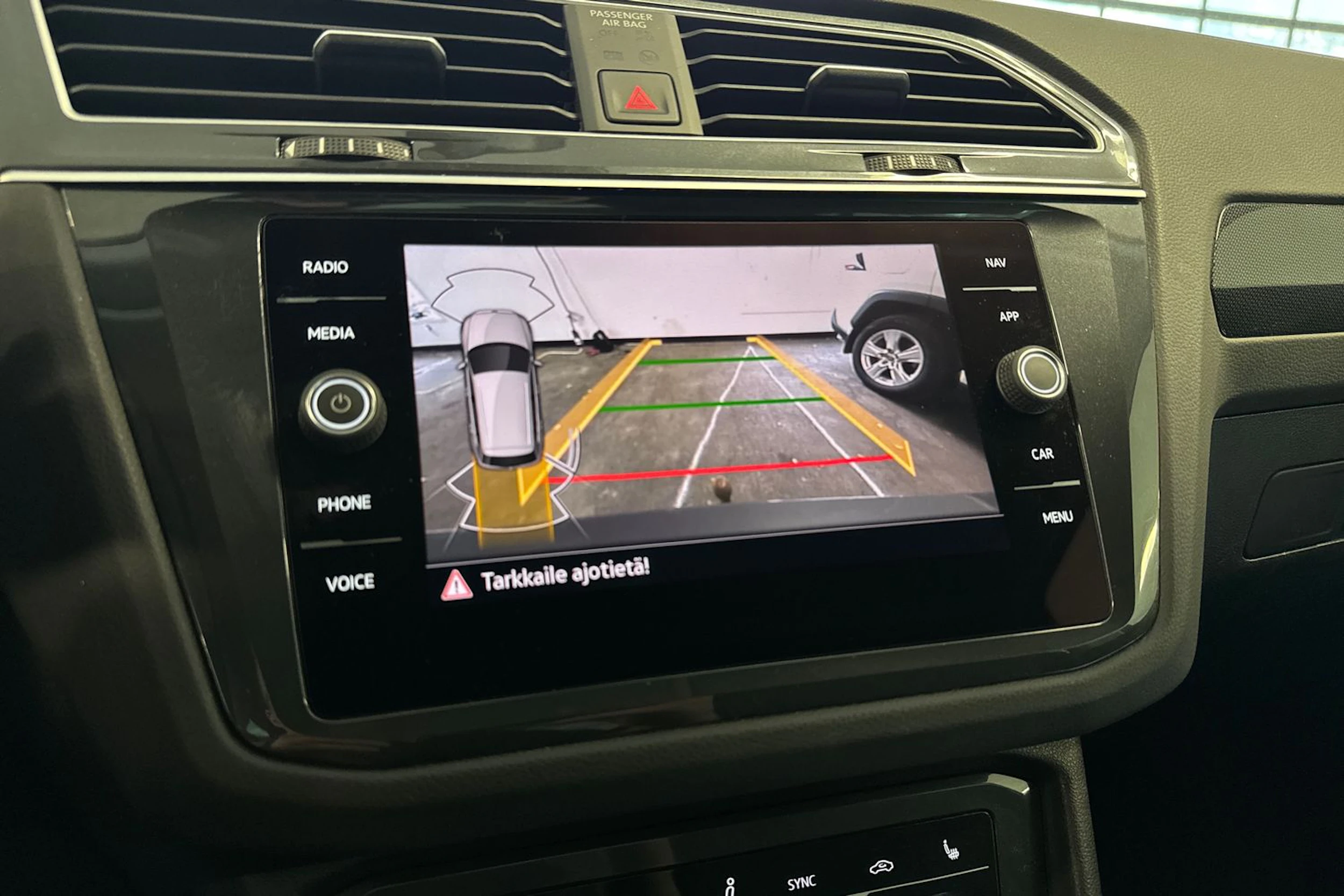 harmaa Volkswagen Tiguan 2021 kuva 18.