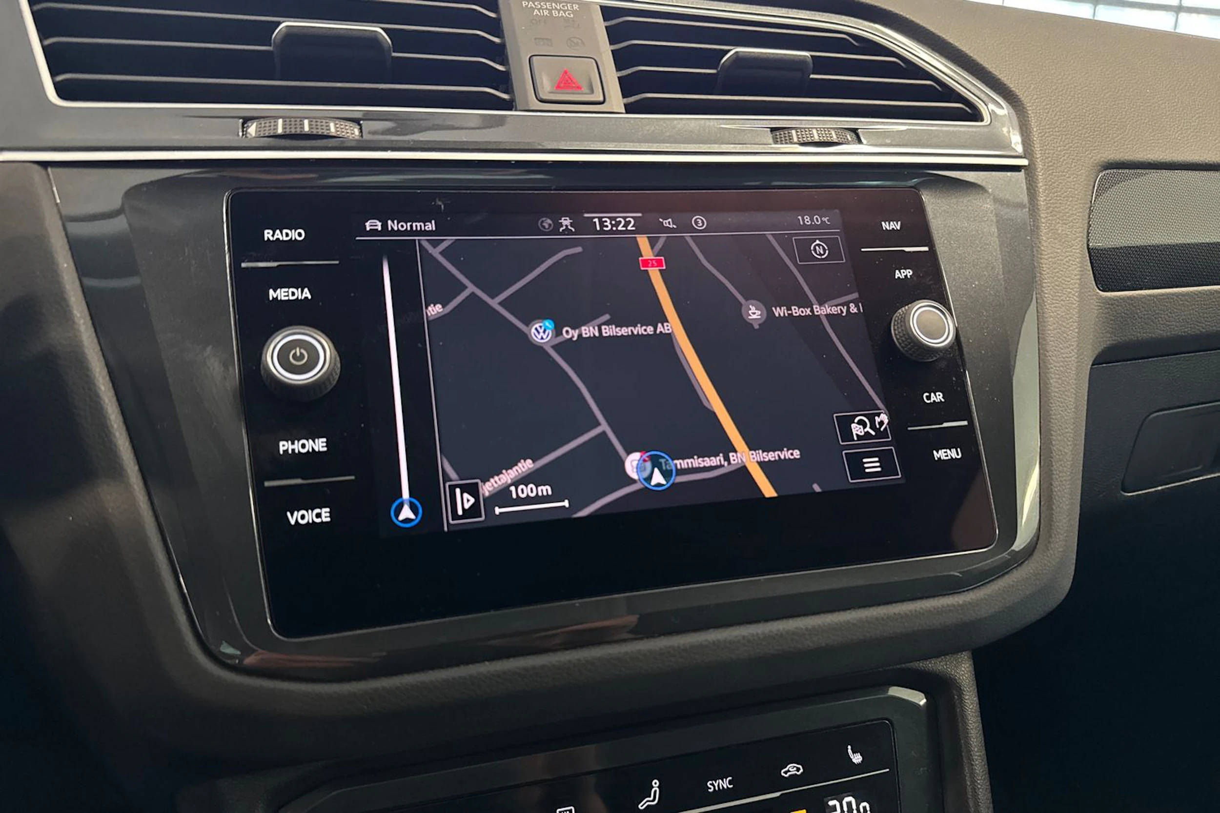 harmaa Volkswagen Tiguan 2021 kuva 19.