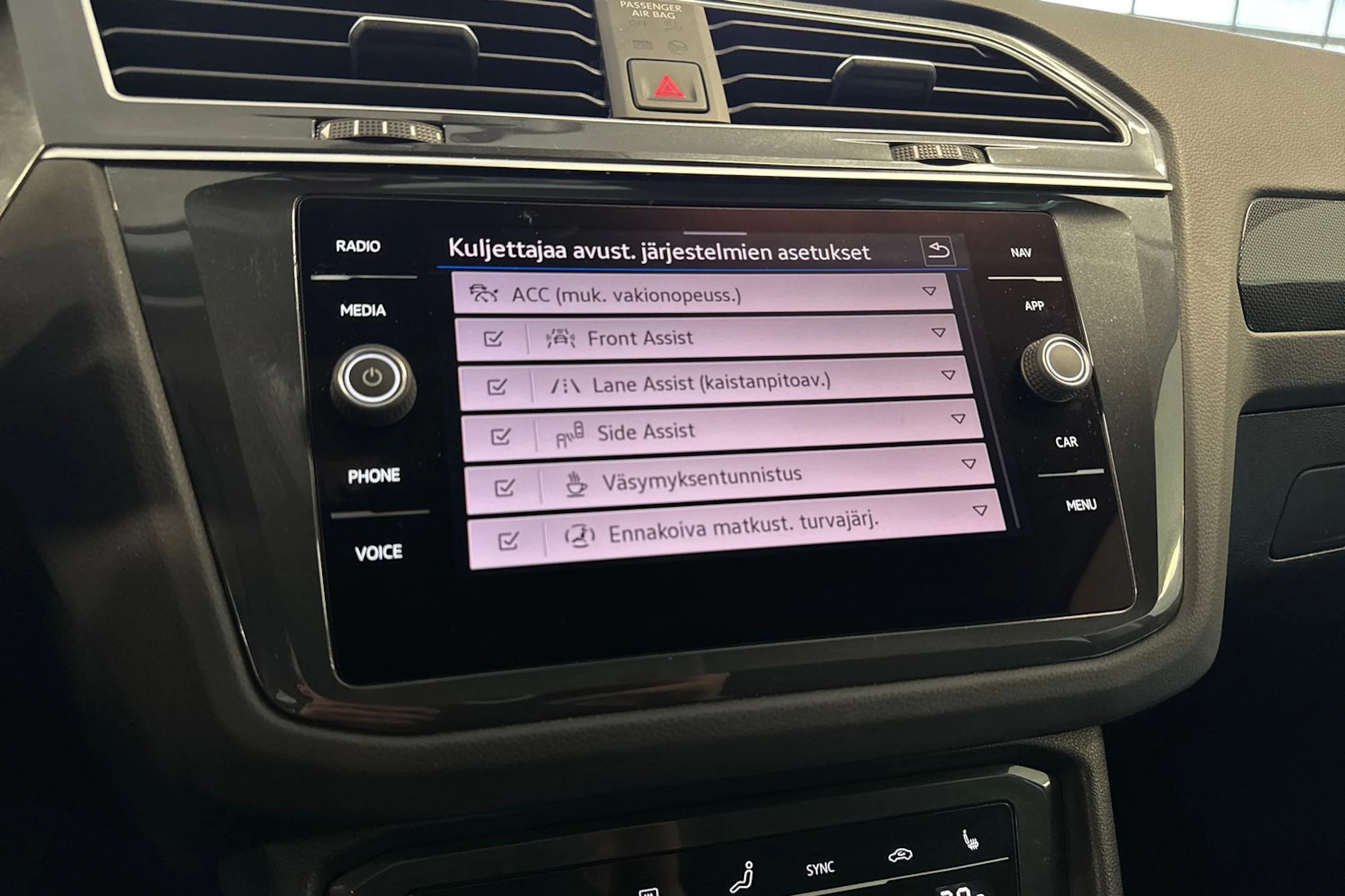 harmaa Volkswagen Tiguan 2021 kuva 20.