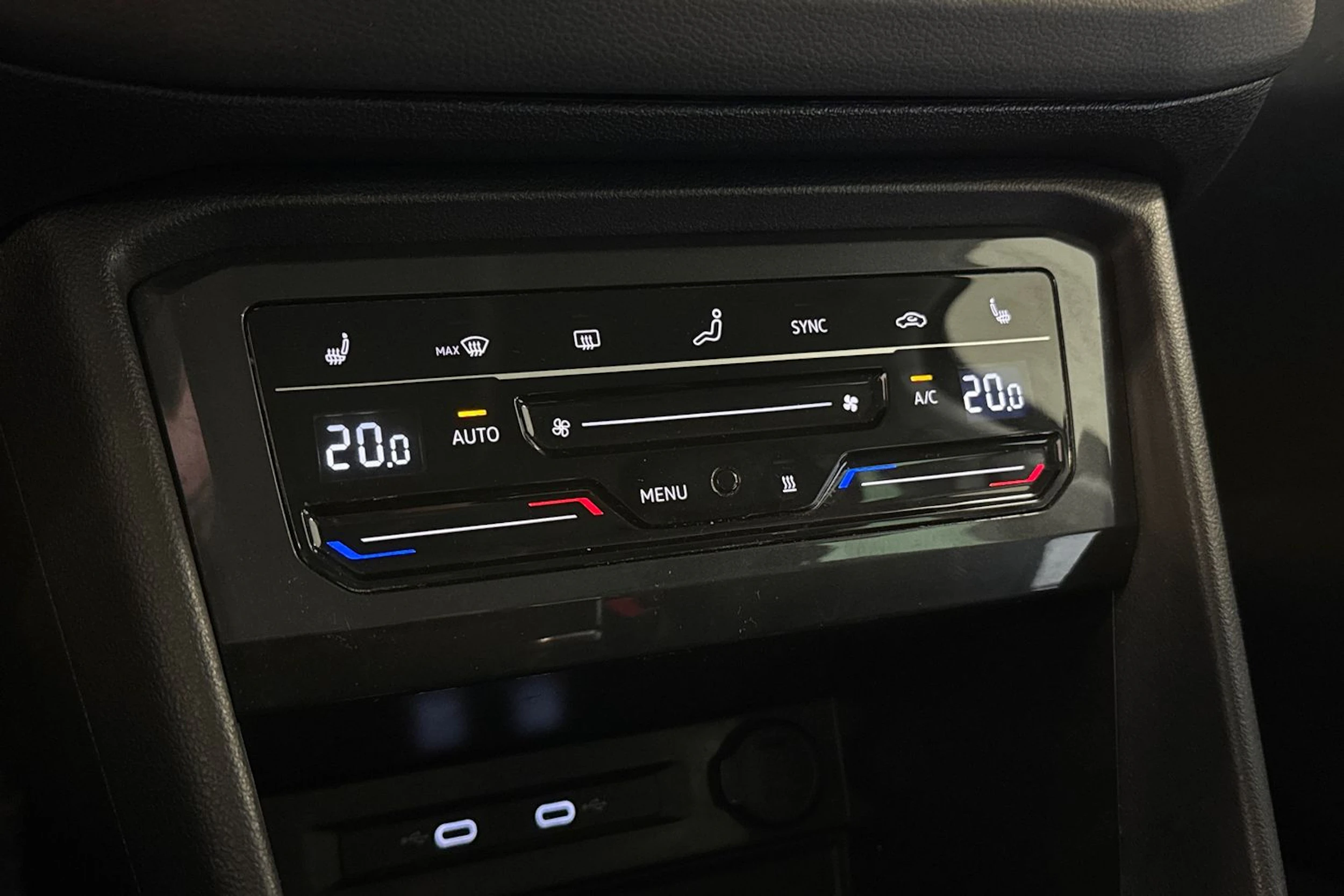 harmaa Volkswagen Tiguan 2021 kuva 23.