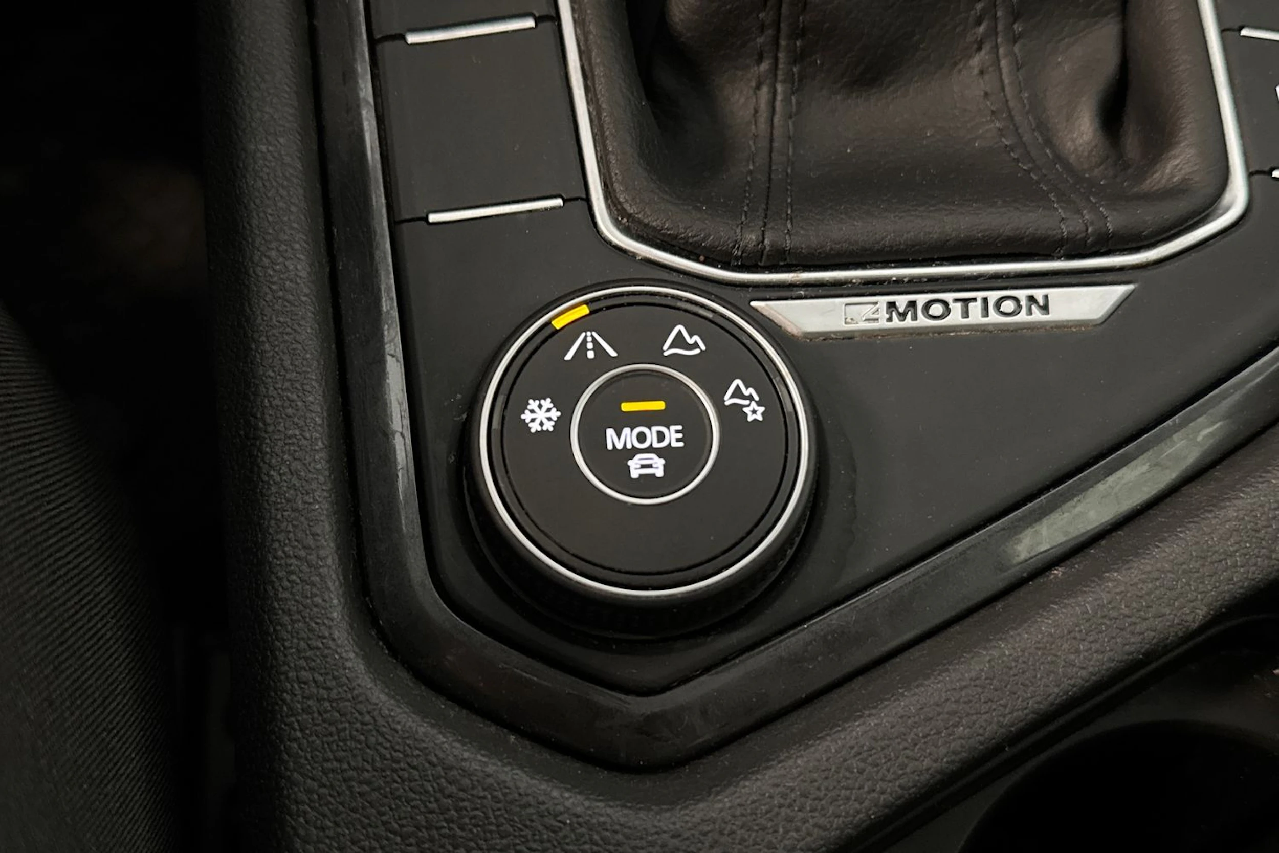 harmaa Volkswagen Tiguan 2021 kuva 24.