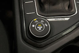 harmaa Volkswagen Tiguan 2021 kuva 24.
