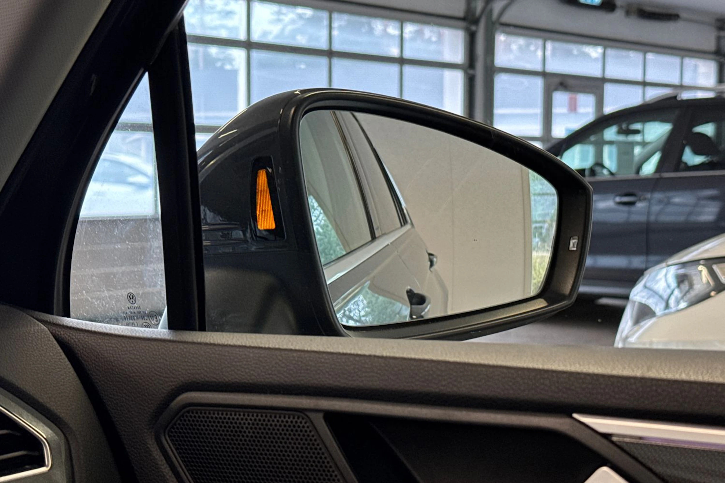 harmaa Volkswagen Tiguan 2021 kuva 27.