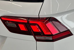 valkoinen Volkswagen Tiguan 2021 kuva 13.