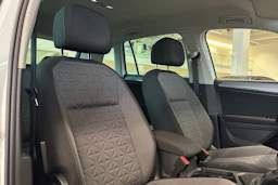 valkoinen Volkswagen Tiguan 2021 kuva 18.