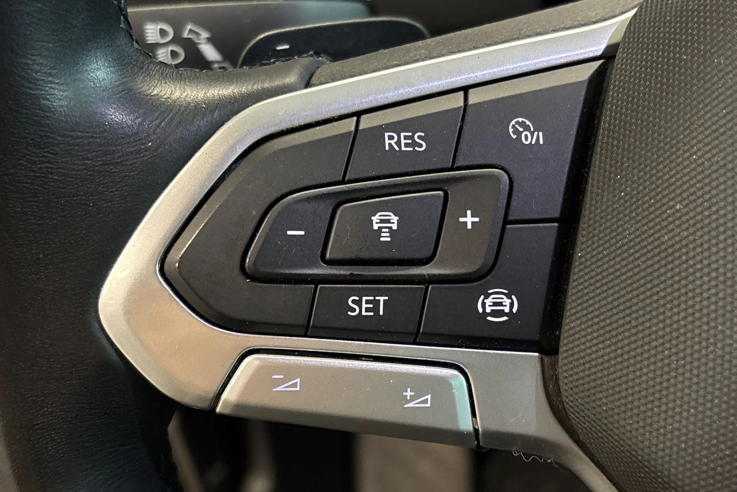 valkoinen Volkswagen Tiguan 2021 kuva 21.
